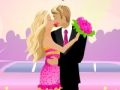 Permainan Barbie dan Ken mencium  talian