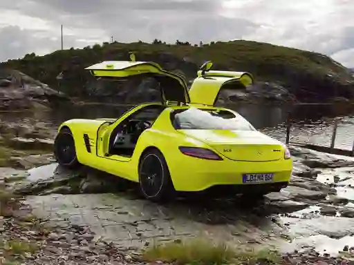 Permainan Mercedes-Benz SLS E-Cell Puzzle talian